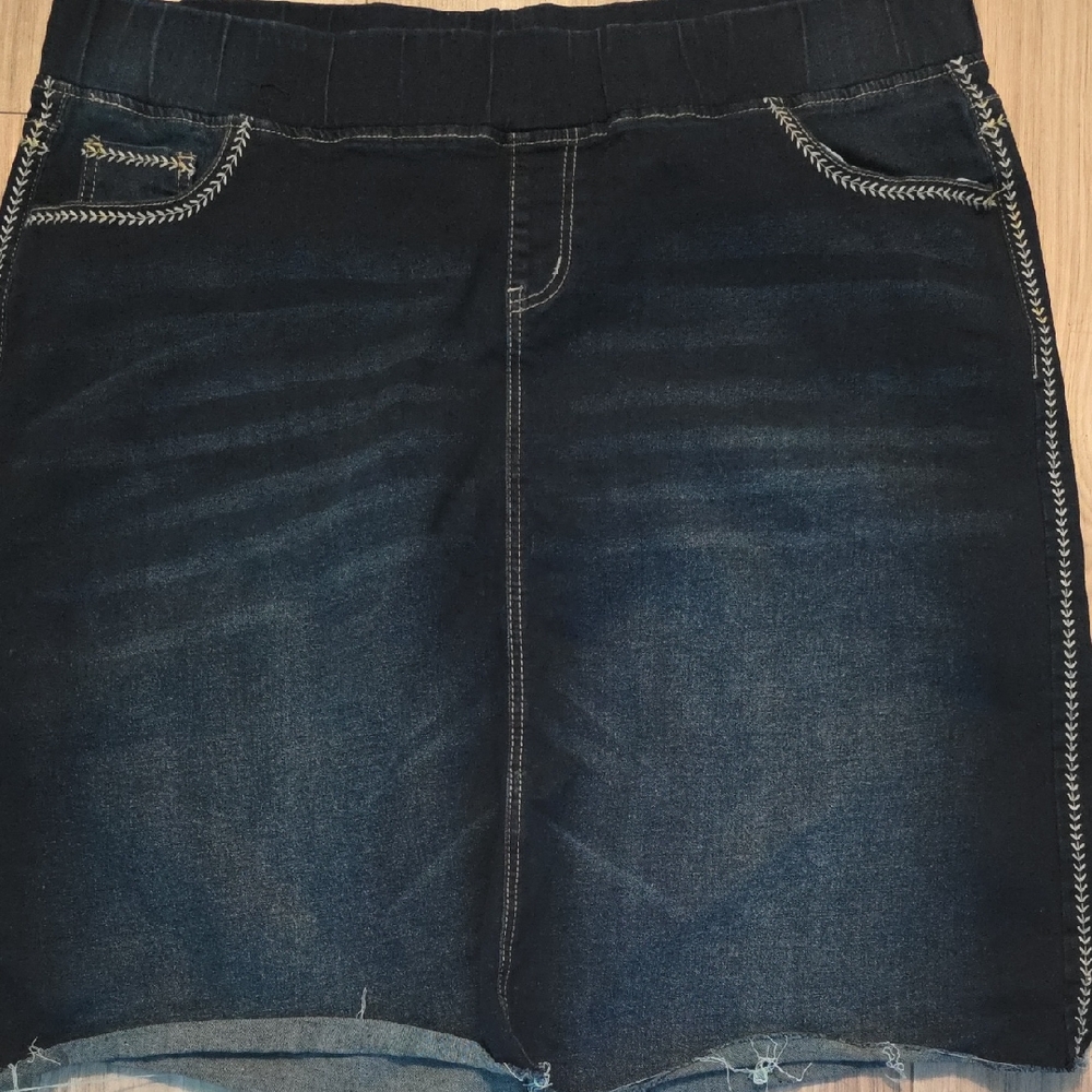 Stretch Waist Dark Blue Denim Skirt